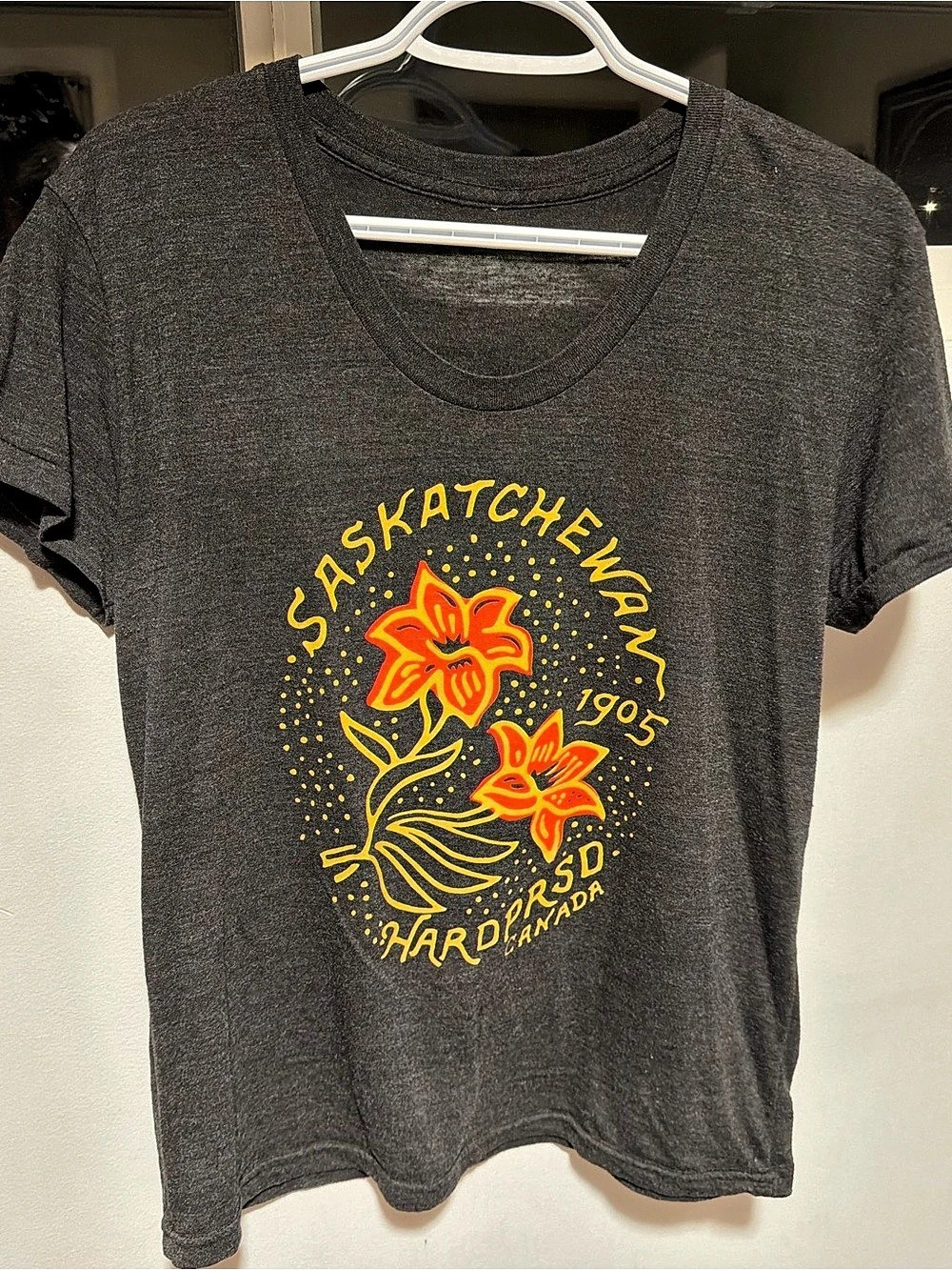 Hardpressed Print Studio Saskatchewan 1905 Lily T-Shirt Gray